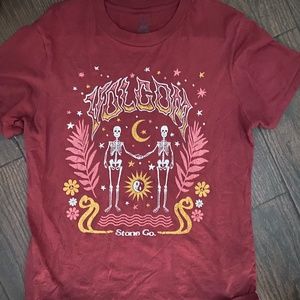 Maroon billabong T-shirt